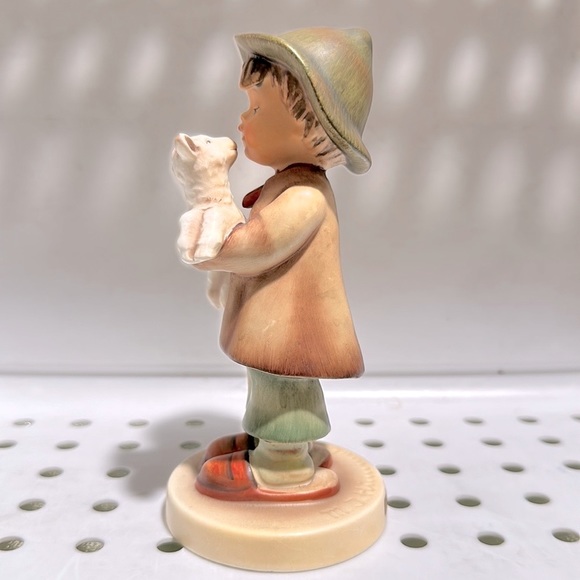 💙TM3 ‘The Lost Sheep/Boy with Lamb’ Hummel Goebel #68 - Picture 3 of 7
